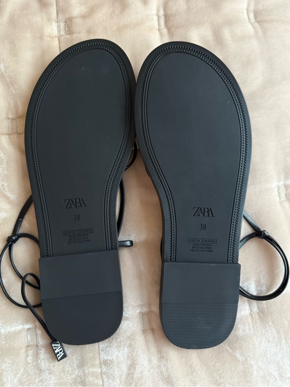 Zara Black Sandals with Cream Flower Appliques - Picture 2 of 2